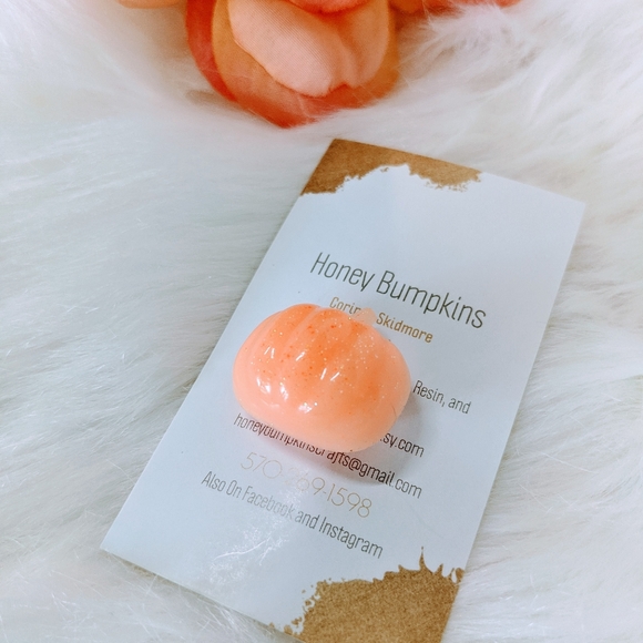 🌈BOGO🌈 Resin Brooch - Small Pumpkin - Picture 2 of 5